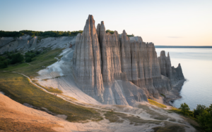 Chimney Bluffs State Park